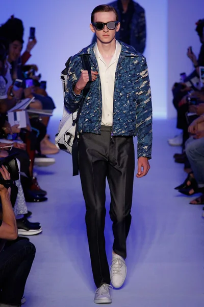 Look 19